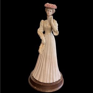 Vintage Arnalt Pucci Victorian Woman|with Glasses & Boa Figurine